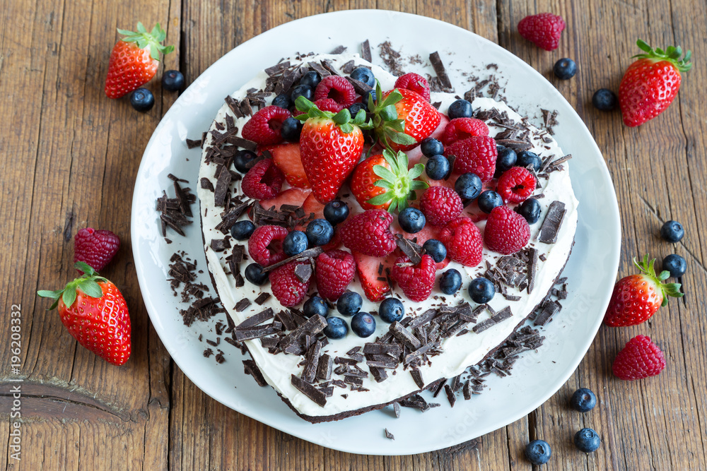 kuchen in herzform StockFoto Adobe Stock