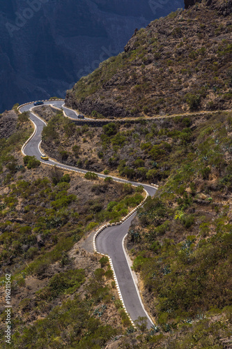 Serpentinenreiche Landstraße in der Masca-Schlucht auf Teneriffa