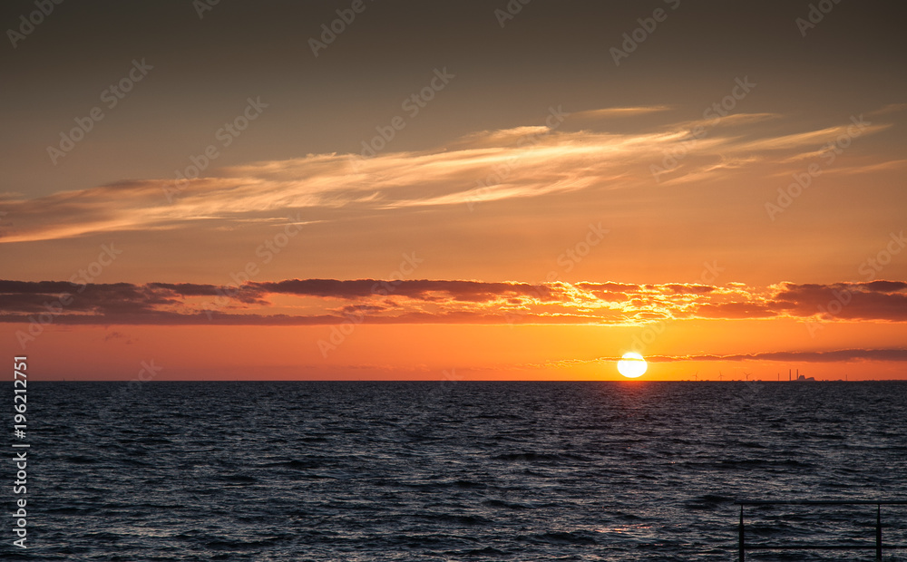 Naklejka premium Sunset at Baltic