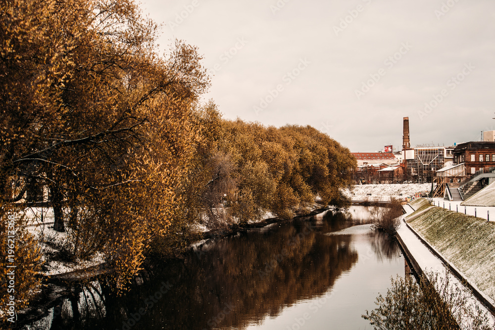 Fototapeta premium Cityskape with a river