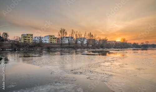 Sonnenaufgang über Reinhausen im Winter - Regensburg, Deutschland