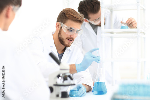 background image science team in the lab