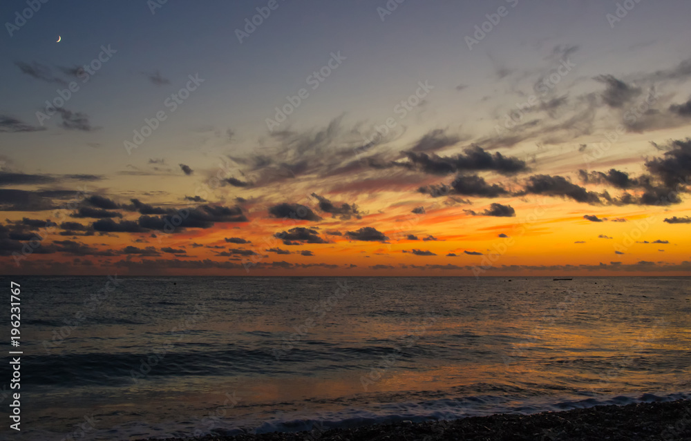 Obraz premium Amazing sea sunset, the sun, waves, clouds