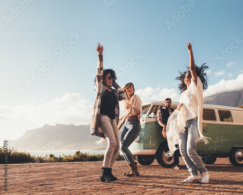 Plakat Friends dancing and having fun on road trip