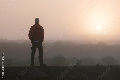 Fotografia Man thinks at dawn