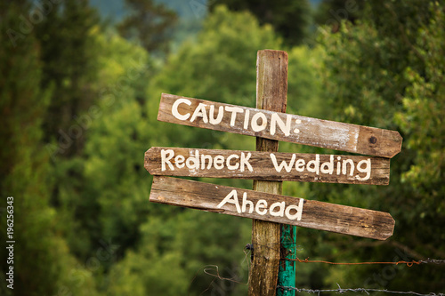 Fotografía Rocky mountain redneck wedding signs