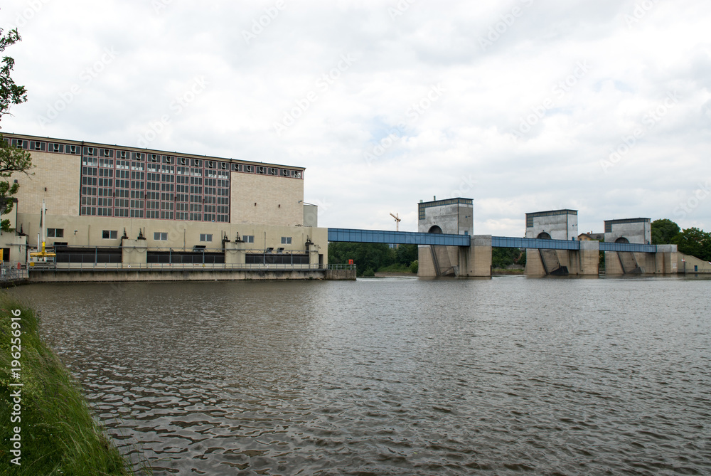 Wasserkraftwerk am Main