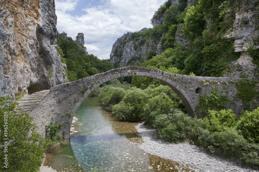Kokkori arch stone bridge landmark, Zagoria, Greece Kokkori arch stone bridge landmark, Zagoria, Greece