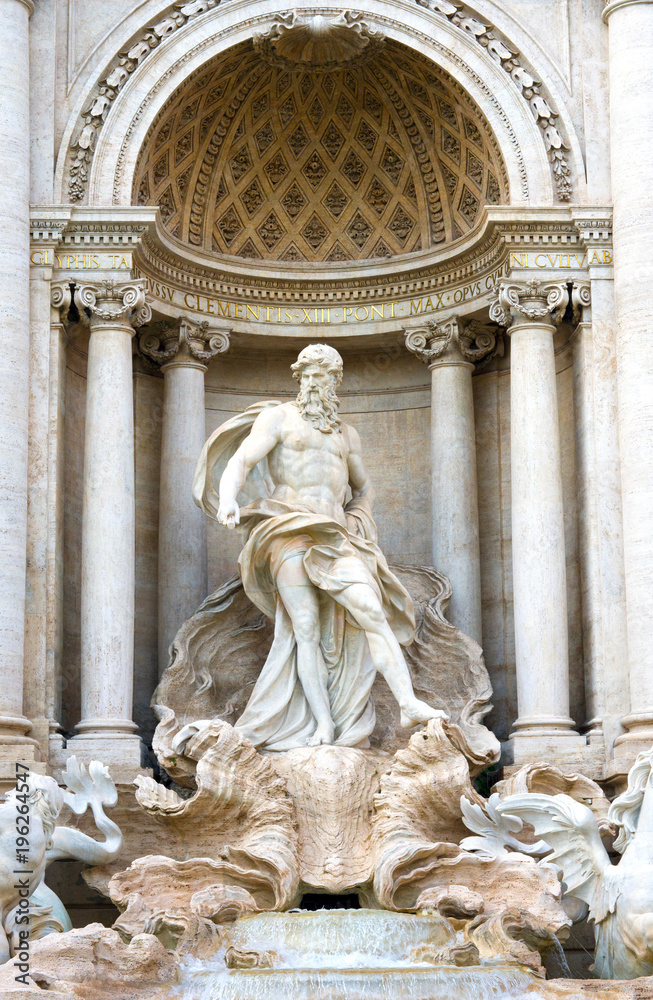 Gros plan sur la fontaine de Trevi à Rome, Italie