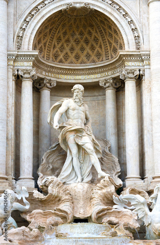 Gros plan sur la fontaine de Trevi à Rome, Italie