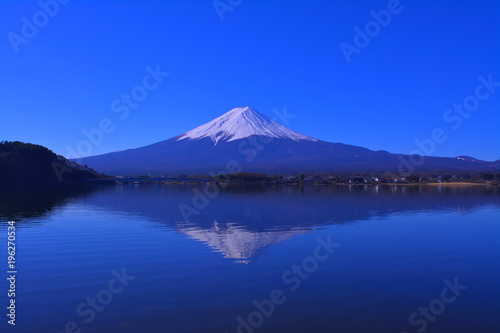 河口湖からの青空快晴の富士山 2018/03/12