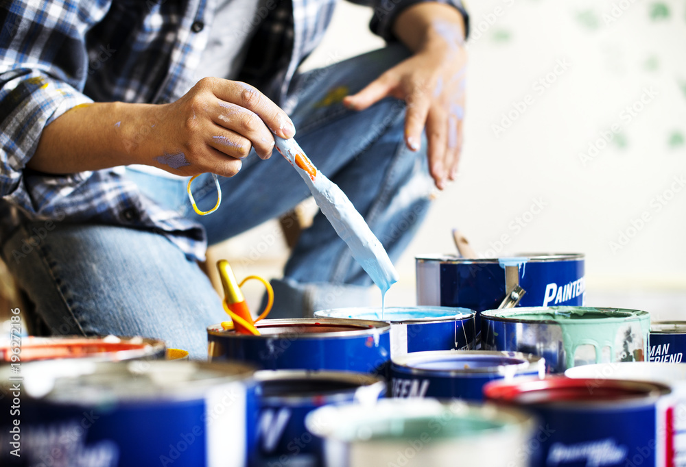 Obraz premium Peopl renovating the house