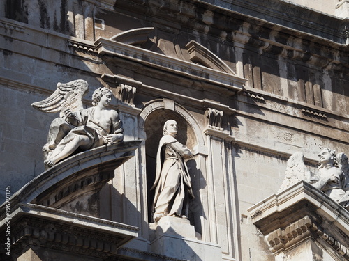 サン・ベネデット教会の彫像 カターニア シチリア イタリア