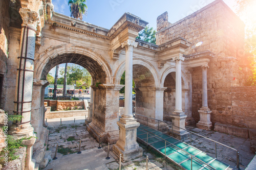 Hadrian's Gate in old city of Antalya Fototapet