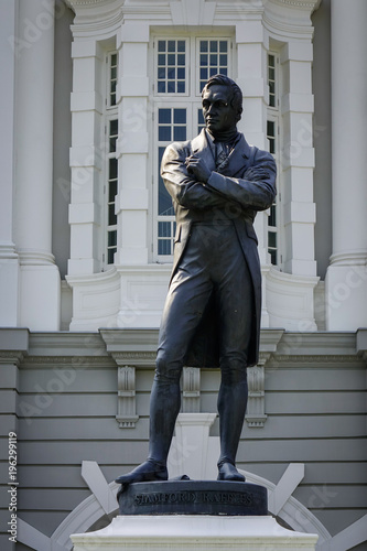 Statue of Sir Thomas Stamford Raffles photo