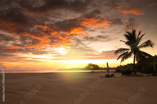Fototapeta Naklejka Na Ścianę i Meble -  sunset over ocean on tropical island