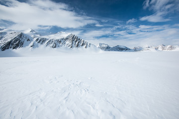Poster Antarctica Mount Vinson in Ellsworth Mountains  © Wayne