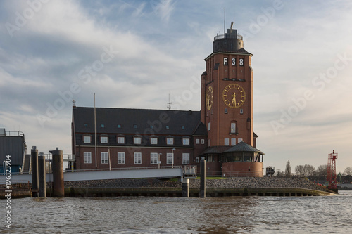 Lotsenhaus im Hamburger Hafen photo