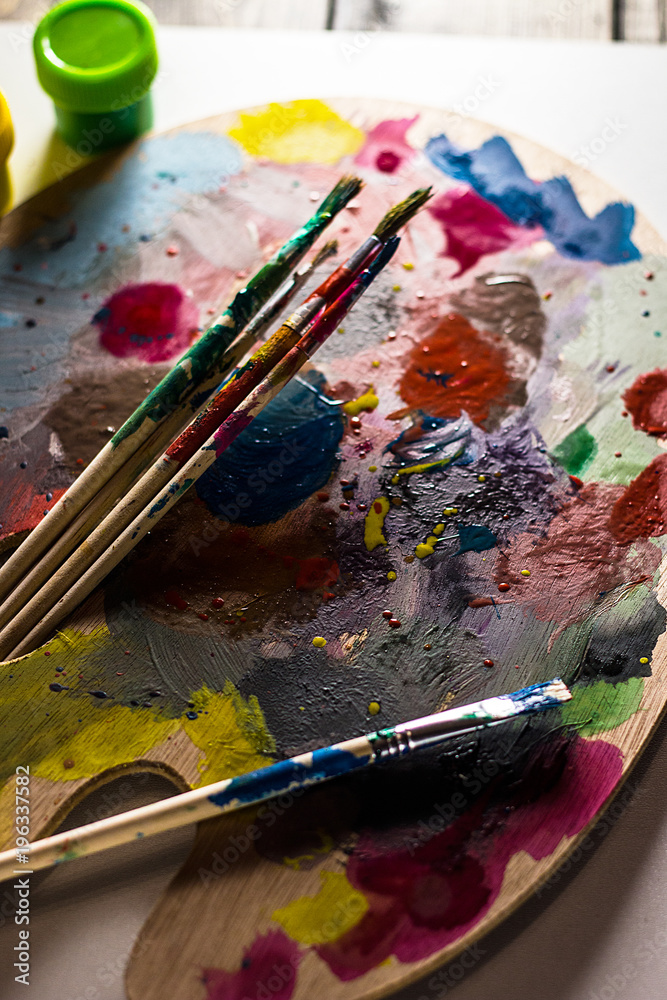 brush against the background of the palette brush against the background of the palette