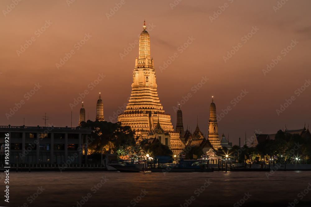 Tempel Wat Arun bei Nacht- Bangkok Thailand