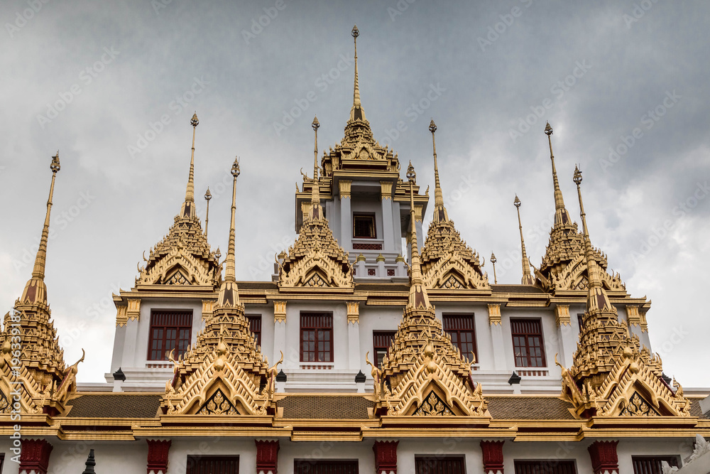Fototapeta premium Wat Ratchanatdaram Tempel in Bangkok - Thailand