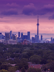 Acrylglasbilder Pflaumen Skyline von Toronto bei Abenddämmerung  © Roland