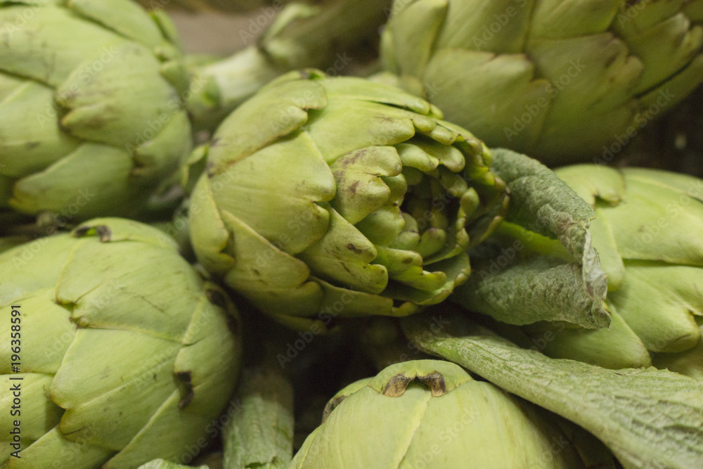 Obraz premium green artichokes agriculture