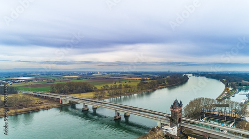 Luftbild Rheinbrücke Nibelungenbrücke mit Nibelungenturm vor Worms