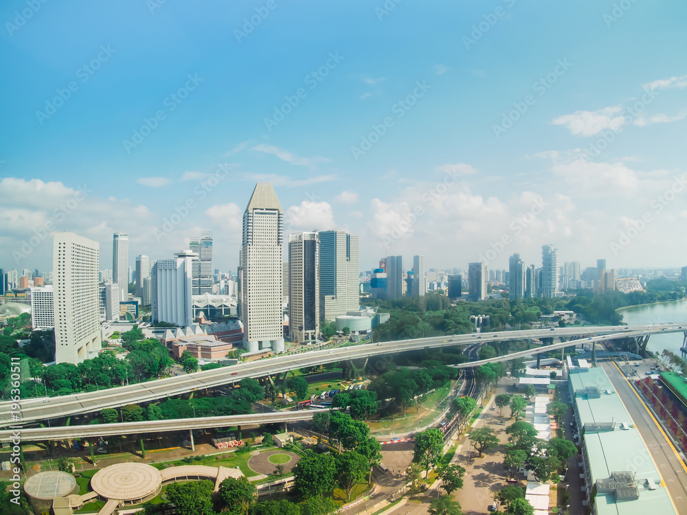 Obraz premium high and view of modern city scape from ferris wheel at side of river of singapore with cloudy sky and sunrise background