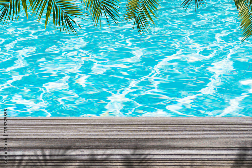 Obraz premium poolside under palm leaves background