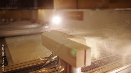 Holz CNC Fräse für industrielle Schreiner. SHOT on RED EPIC 6K 4K ProRes Footage