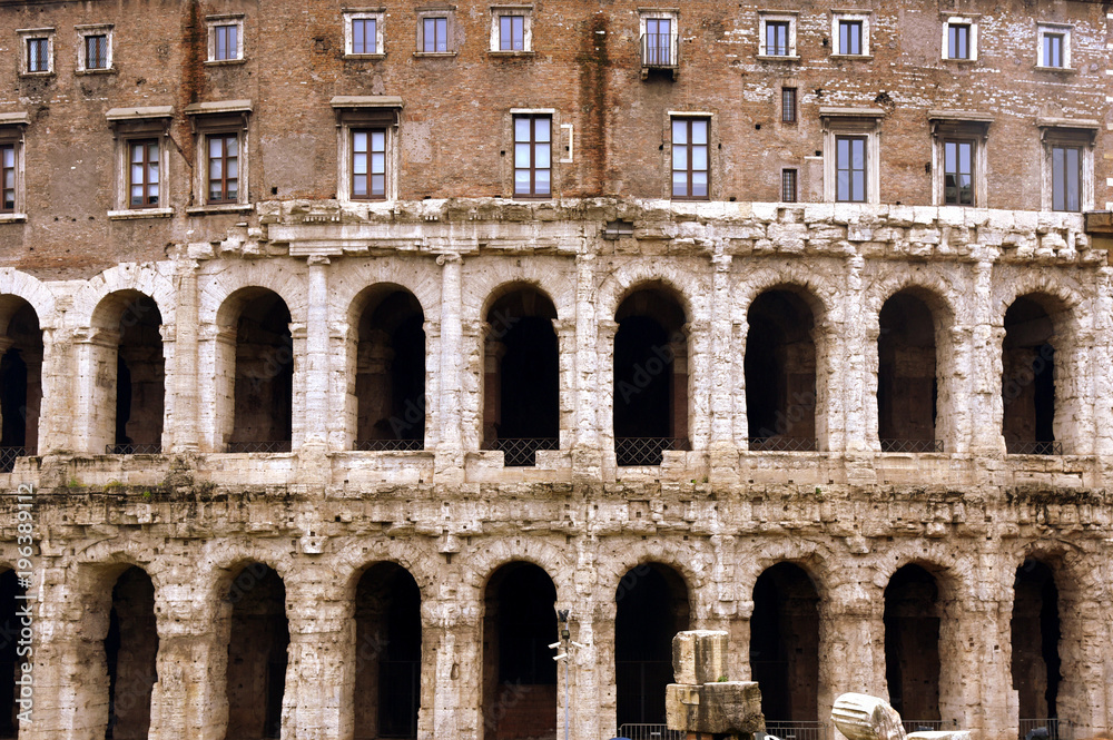 Obraz premium Arkadenreihen des antiken Marcellustheaters (Teatro di Marcello)