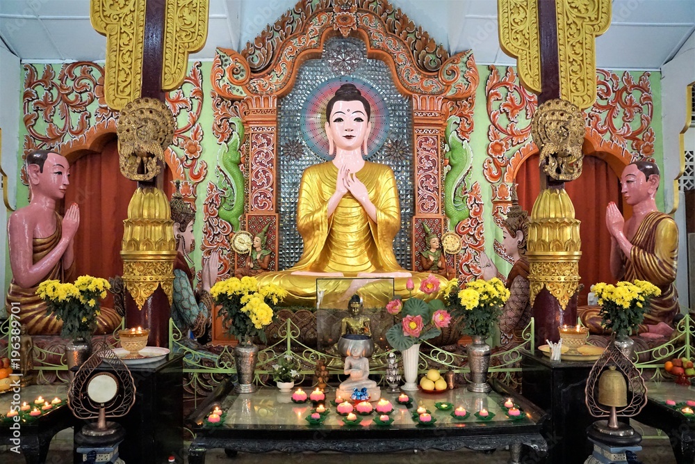 Fototapeta premium Reclining Buddha Wat Chaiyamangalaram Burmese Buddhist Temple