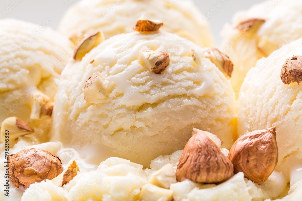 Vanilla Ice Cream Scoops with Toppings Vanilla Ice Cream Scoops with Toppings