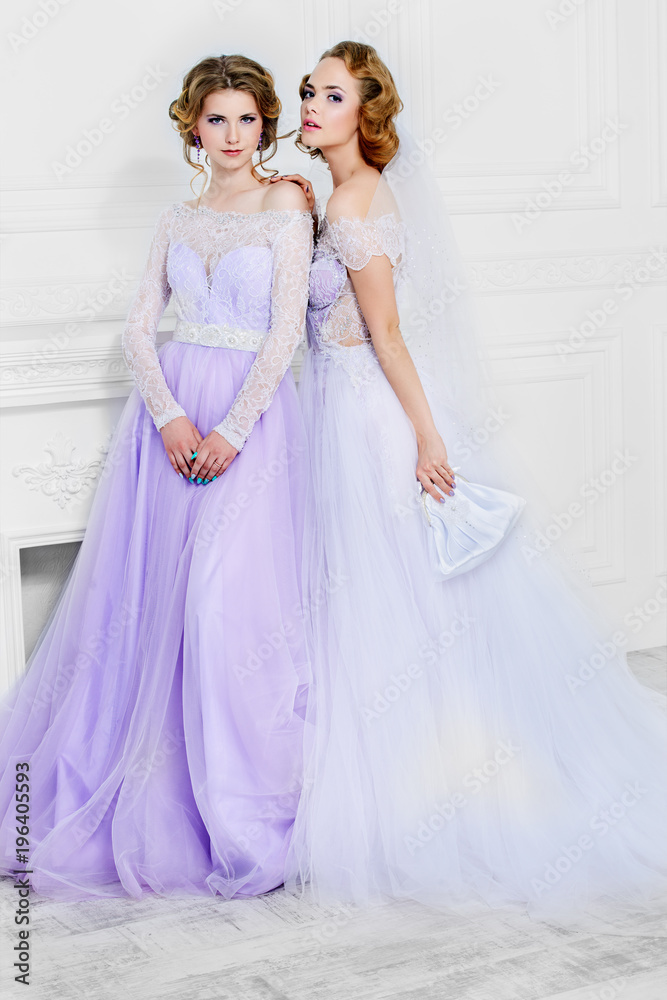 Naklejka premium bride and bridesmaid