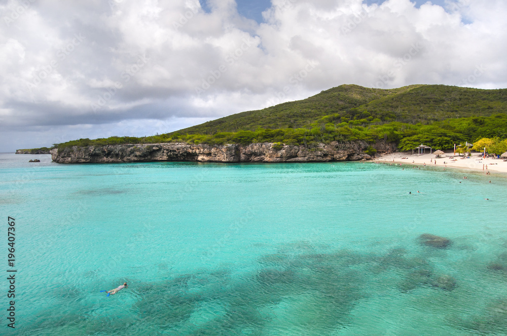 Fototapeta premium Turquoise Caribbean water and secluded beach