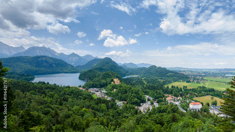 Fototapeta premium Blick über Füssen mit Schloss Hohenschwangau