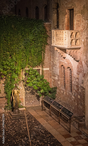 Photography The famous balcony of Romeo and Juliet at night in Verona, Italy