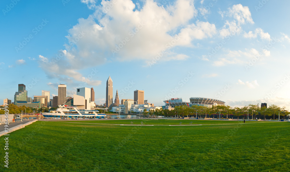Fototapeta premium Cleveland Summer Day from the Rock Hall
