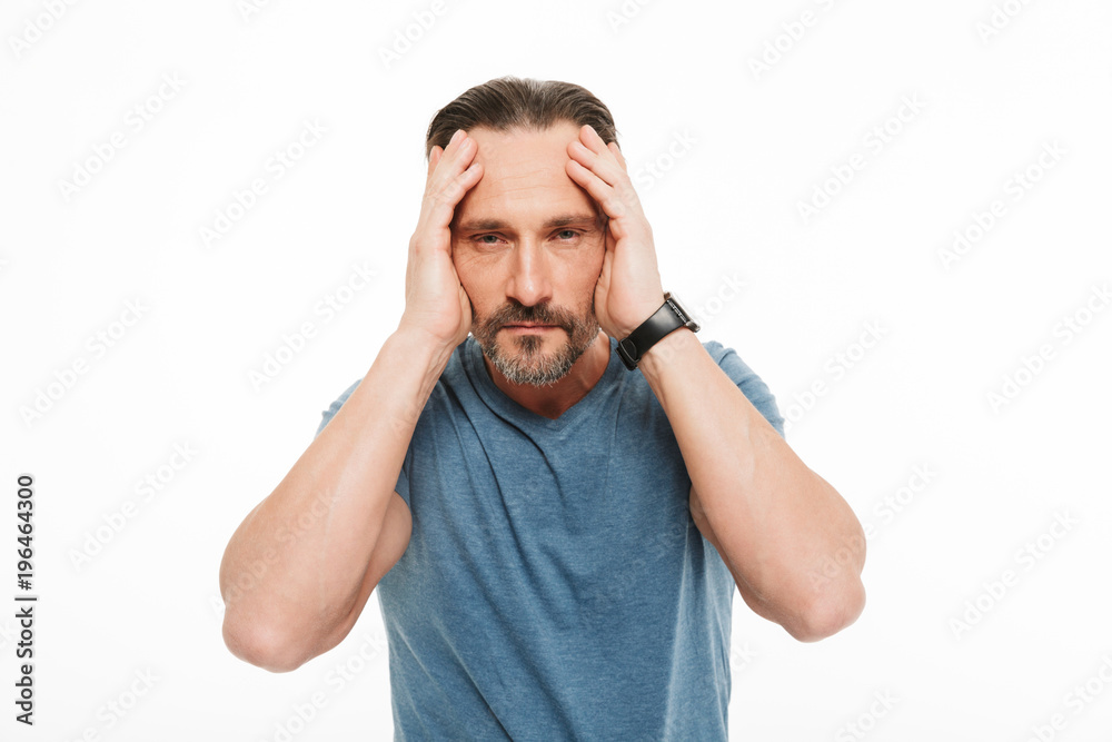 Naklejka premium Portrait of an exhausted mature man dressed in t-shirt