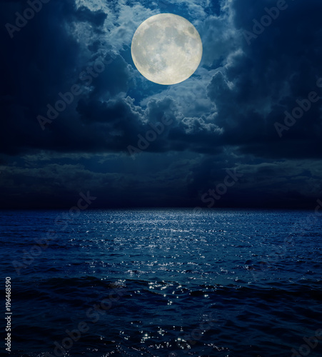 Fototapeta Naklejka Na Ścianę i Meble -  super moon in dark clouds over sea