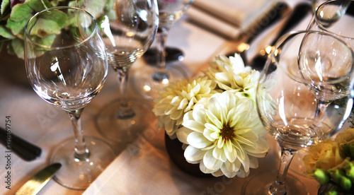 table dressée de fête