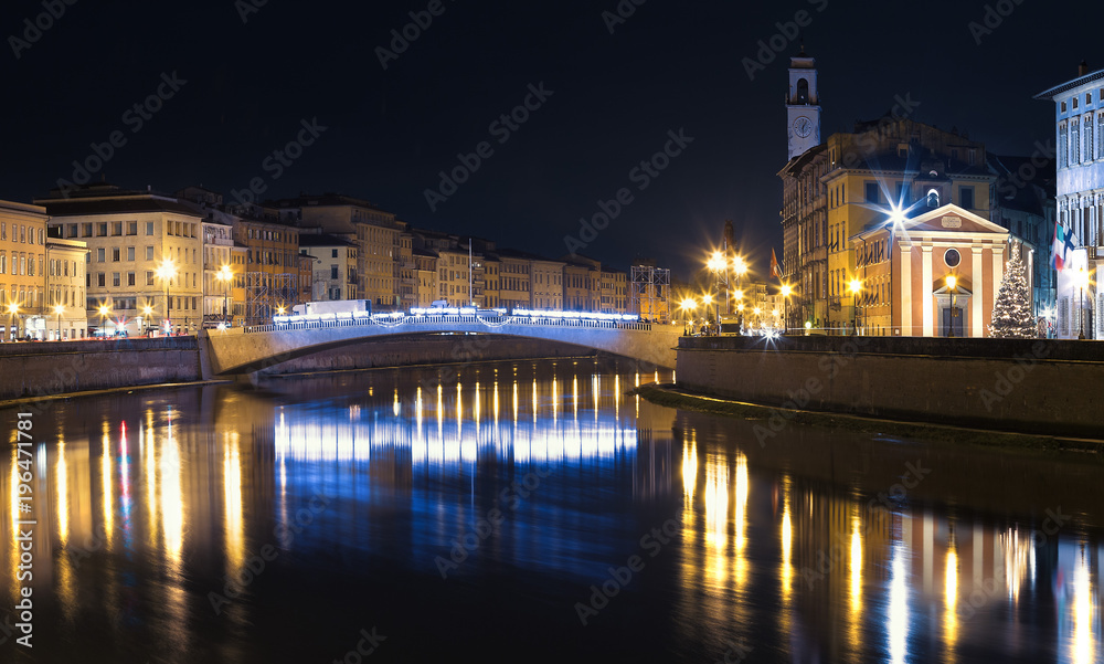 Pisa lungo l'Arno
