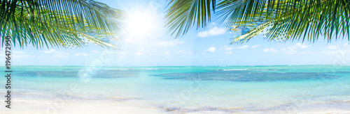 Fototapeta Naklejka Na Ścianę i Meble -  Ferien, Tourismus, Sommer, Sonne, Strand, Meer, Glück, Entspannung, Meditation: Traumurlaub an einem einsamen, karibischen Strand :) 