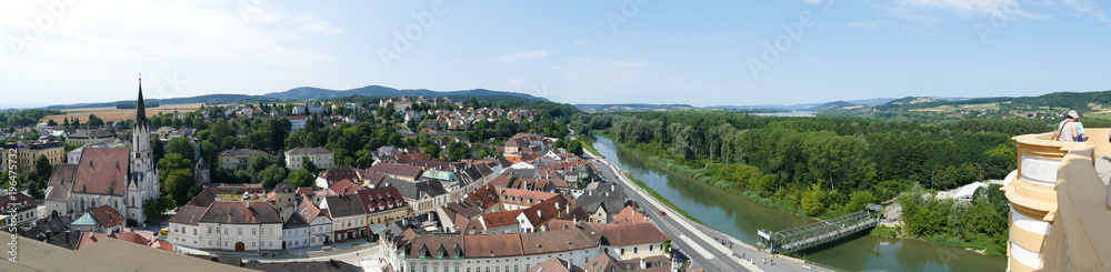 Stadt Melk Landschaft und Fluss als Panorama