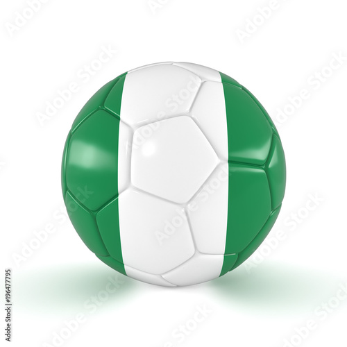 Fu  ball mit Nigeria Flagge auf wei  em Hintergrund