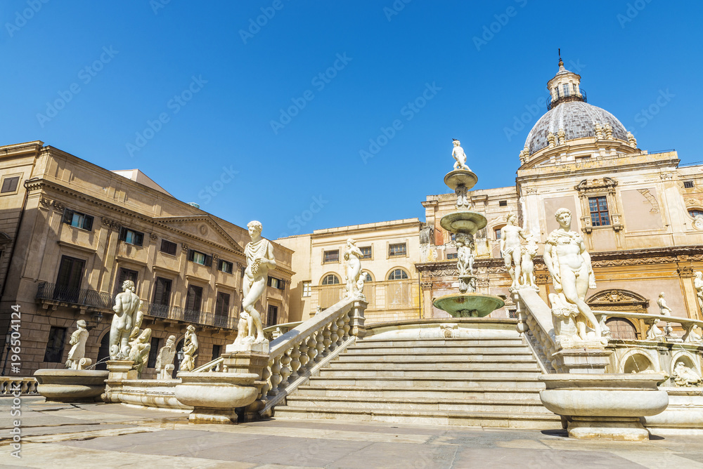 Fototapeta premium The Praetorian Fountain (Fontana Pretoria) in Palermo in Sicily, Italy