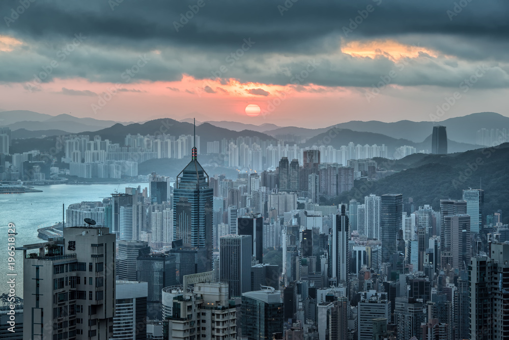 Fototapeta premium Hong Kong skyline view from Victoria peak before sunrise.