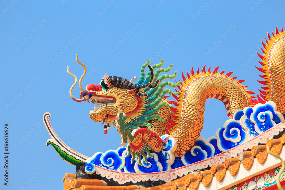 Fototapeta premium Chinese style dragon statue in temple