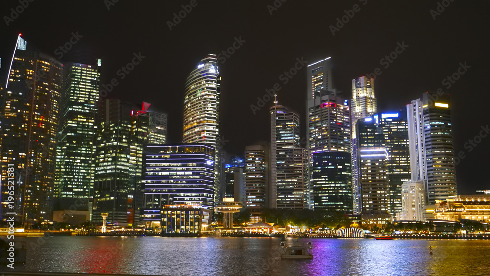 Naklejka premium Stunning view of the Singapore city skyline at night time from the Marina Bay